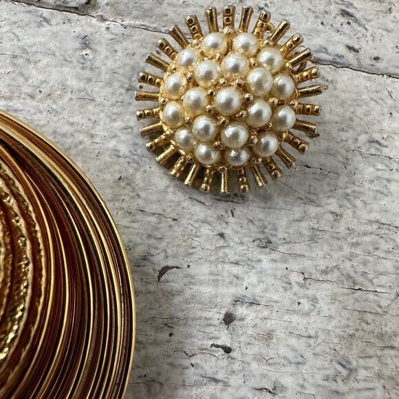 Vintage 60s Gold Tone Faux Pearl Brooch And Earrings Set - Picture 3 of 7